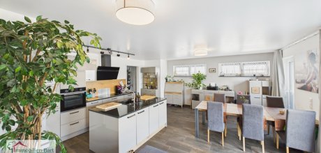 offener Wohn-/Essbereich mit Küche