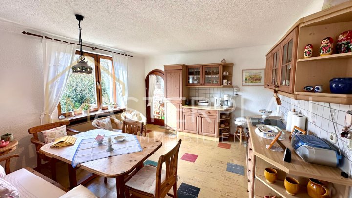 Zweifamilienhaus mit Terrasse und großem Grundstück in Fremersdorf