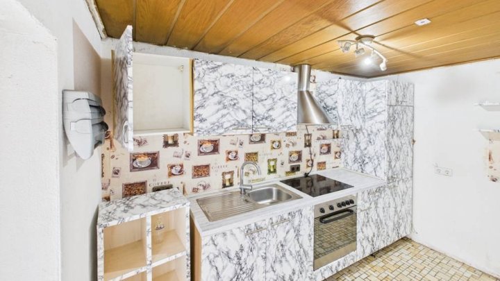 Solides Mehrgenerationenhaus mit Terrasse, 2 Garagen und ca. 172 m² Wohnfläche in Bous!