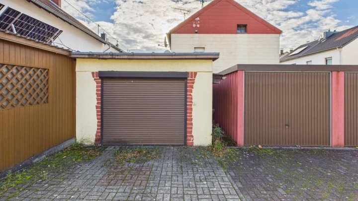 Solides Mehrgenerationenhaus mit Terrasse, 2 Garagen und ca. 172 m² Wohnfläche in Bous!