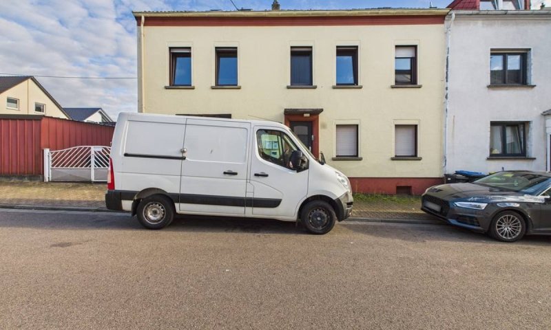 Solides Mehrgenerationenhaus mit Terrasse, 2 Garagen und ca. 172 m² Wohnfläche in Bous!