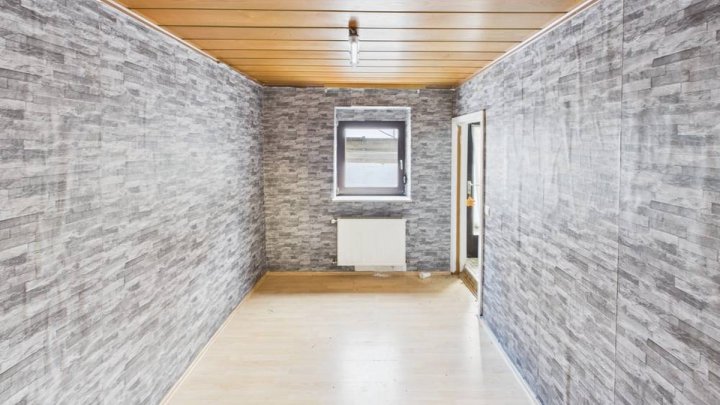 Solides Mehrgenerationenhaus mit Terrasse, 2 Garagen und ca. 172 m² Wohnfläche in Bous!