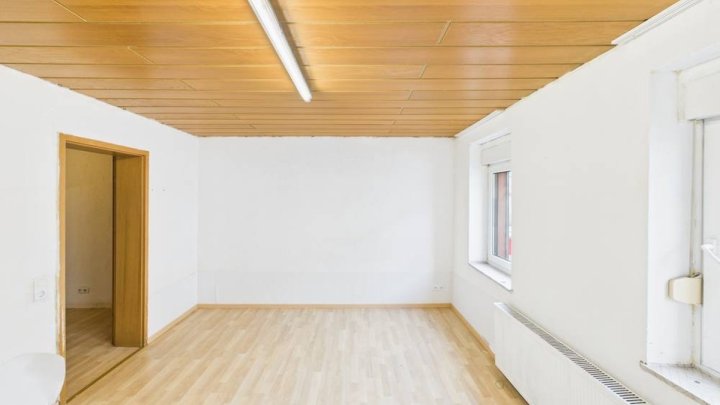 Solides Mehrgenerationenhaus mit Terrasse, 2 Garagen und ca. 172 m² Wohnfläche in Bous!