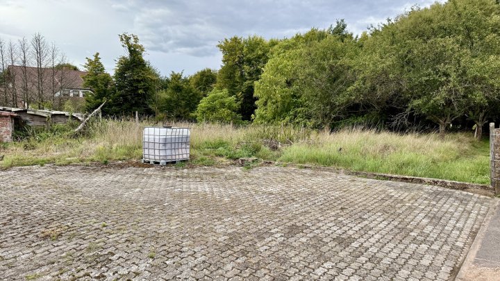 Großzügiges Grundstück mit Abriss-/Sanierungsobjekt in Losheim am See - Niederlosheim zu verkaufen