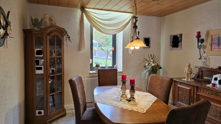 VERKAUFT ///  Sehr gepflegtes Einfamilienhaus in Schmelz-Limbach zum Kauf