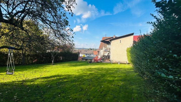 Zwei Wohnungen, ein Zuhause – Ihr Familiendomizil mit Weitblick in Püttlingen