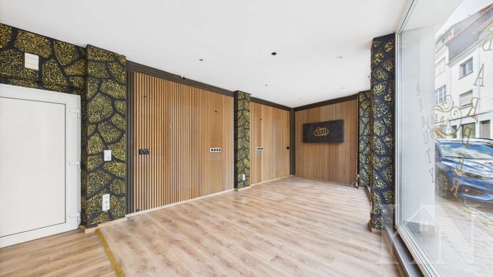 Ihre Bühne für das Weihnachtsgeschäft – kurzfristig mieten, sofort starten!