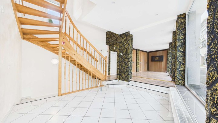 Ihre Bühne für das Weihnachtsgeschäft – kurzfristig mieten, sofort starten!