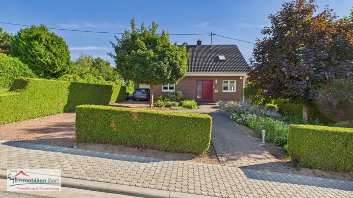 EINZIEHEN & WOHLFÜHLEN - HOCHWERTIGES WOHNHAUS MIT GARTEN UND GARAGE!