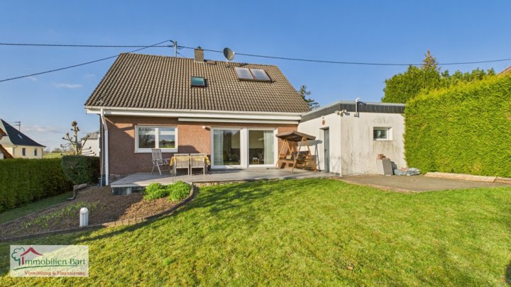 EINZIEHEN & WOHLFÜHLEN - HOCHWERTIGES WOHNHAUS MIT GARTEN UND GARAGE!