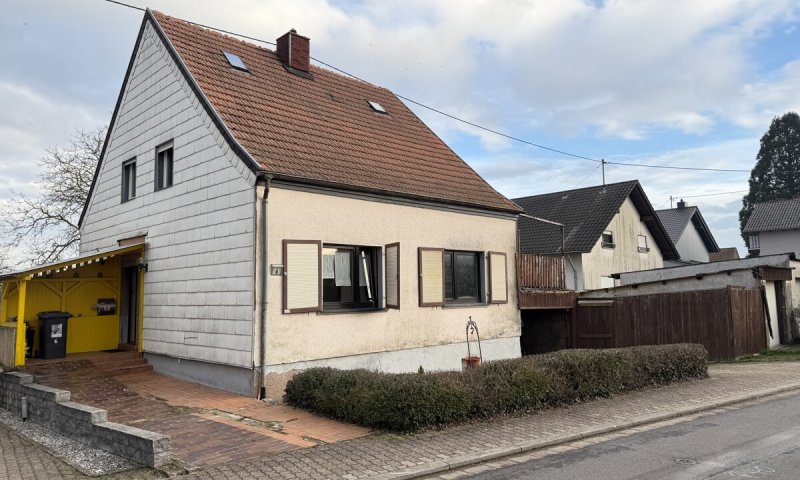 Freistehendes Wohnhaus mit großem Grundstück in attraktiver Umgebung