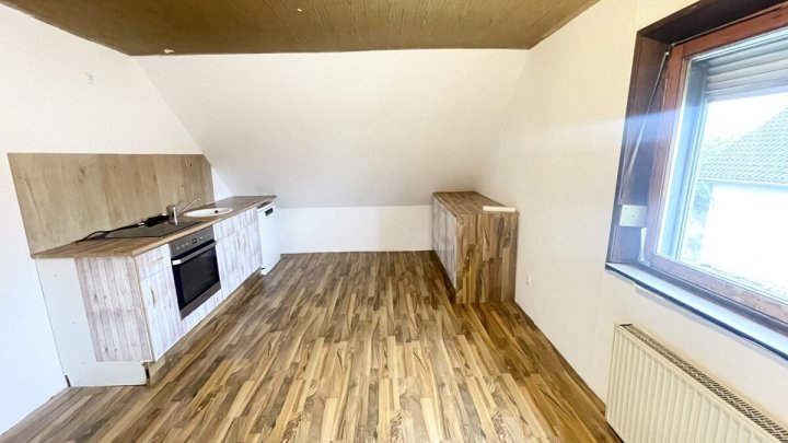 Freistehendes Wohnhaus mit großem Grundstück in attraktiver Umgebung