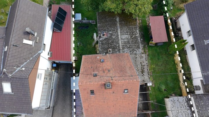 Freistehendes Wohnhaus mit großem Grundstück in attraktiver Umgebung