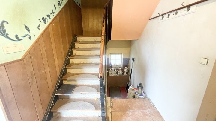 Freistehendes Wohnhaus mit großem Grundstück in attraktiver Umgebung