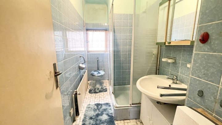 Freistehendes Wohnhaus mit großem Grundstück in attraktiver Umgebung