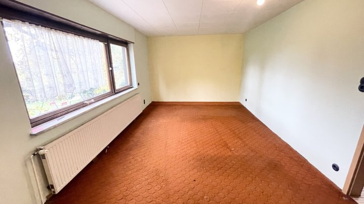 Freistehendes Wohnhaus mit großem Grundstück in attraktiver Umgebung