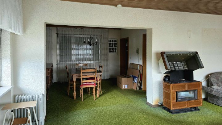 1-2 Familienhaus in Schmelz-Limbach, naturnah