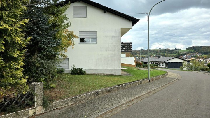 1-2 Familienhaus in Schmelz-Limbach, naturnah