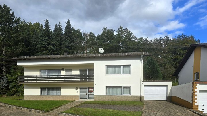 1-2 Familienhaus in Schmelz-Limbach, naturnah