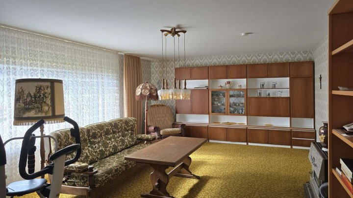 1-2 Familienhaus in Schmelz-Limbach, naturnah