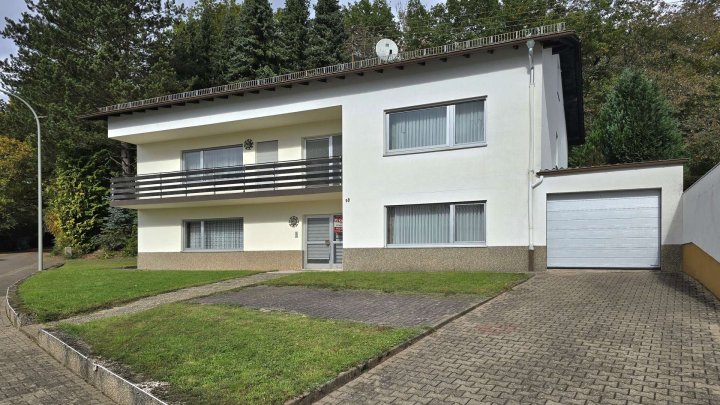 1-2 Familienhaus in Schmelz-Limbach, naturnah