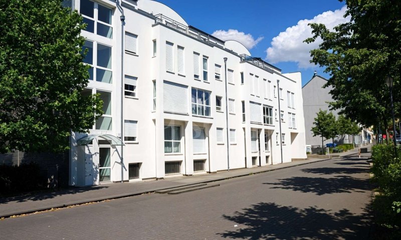 Zentral in Saarbrücken-Dudweiler: Vermietete, renovierte 2-ZKB-Wohnung mit Stellplatz