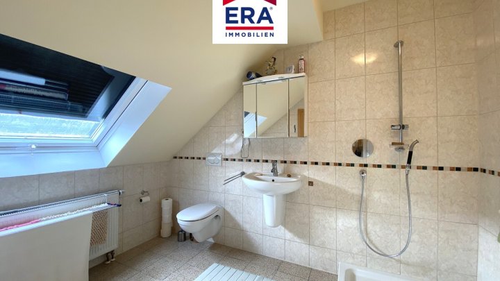 ZU VERMIETEN !! 3ZKB-WOHNUNG/2. OG MIT BALKON + MAISONETTE DG, IN GROSSROSSELN