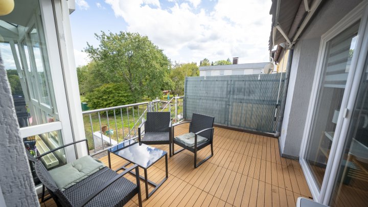 Außergewöhnliches Zweifamilienhaus mit Poollandschaft in Waldrandnähe sucht neue Eigentümer