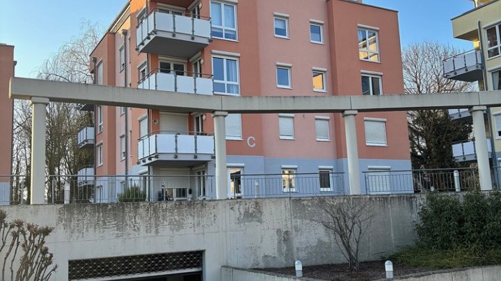 Möblierte 2-ZKB-Wohnung mit EBK, Garage und Balkon im Park Vauban