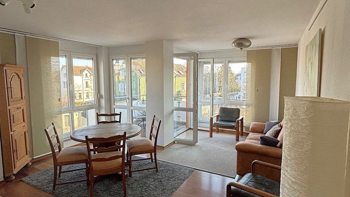 Möblierte 2-ZKB-Wohnung mit EBK, Garage und Balkon im Park Vauban