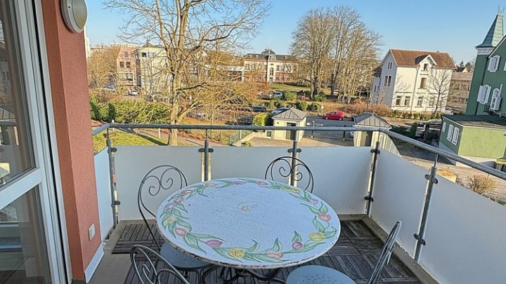 Möblierte 2-ZKB-Wohnung mit EBK, Garage und Balkon im Park Vauban