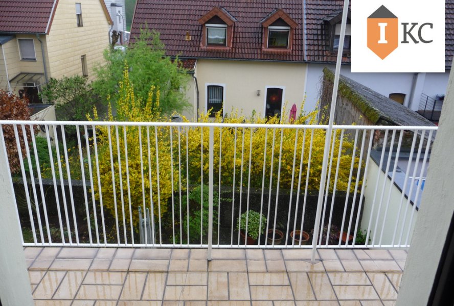 Balkon mit Blick in den Garten