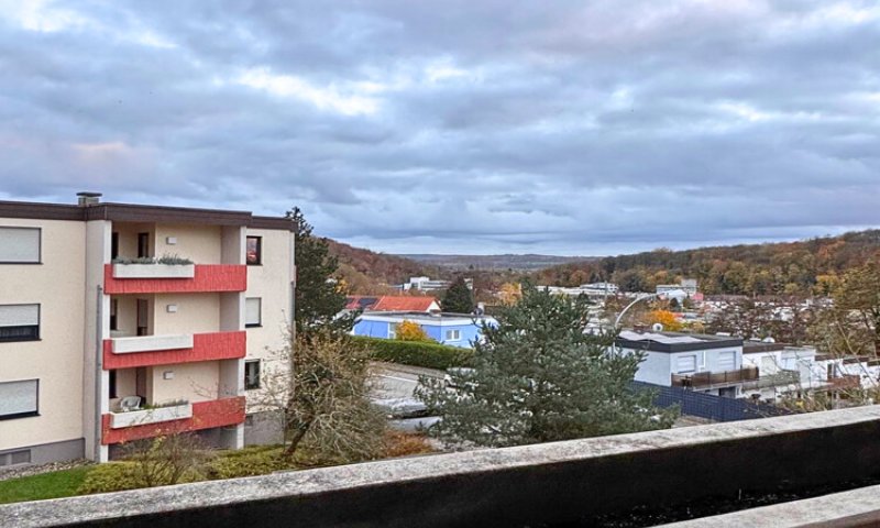 Gepflegte 2-ZKB-Wohnung mit Balkon & Außenstellplatz
