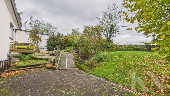 Familienfreundliche Doppelhaushälfte mit Garten, Keller und Ausbaumöglichkeit in Heusweiler!