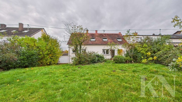 Familienfreundliche Doppelhaushälfte mit Garten, Keller und Ausbaumöglichkeit in Heusweiler!