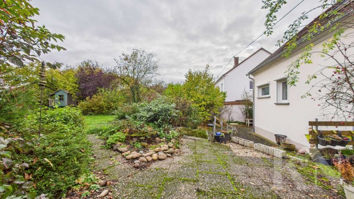 Familienfreundliche Doppelhaushälfte mit Garten, Keller und Ausbaumöglichkeit in Heusweiler!