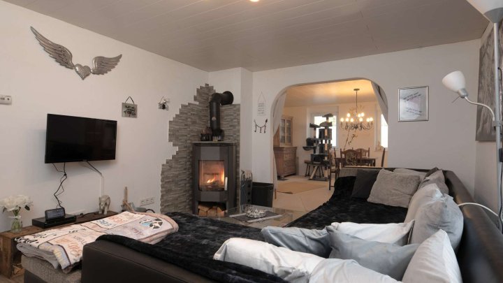 Für die kleine Familie sowie Paare - saniertes Reihenendhaus mit großem Garten in Lebach-Landsweiler