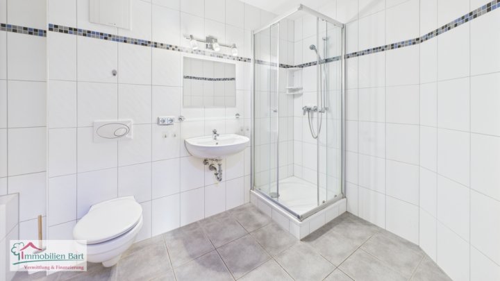 PERL: SOFORT FREI! 107 M² WOHNUNG + 2 GARAGEN + TOLLE AUSSICHT!