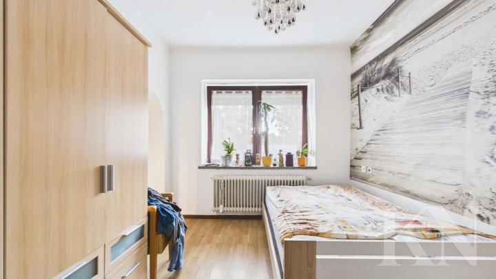 Viel Platz für Ideen: Einfamilienhaus mit PV-Anlage, Garten und Ausbaupotenzial