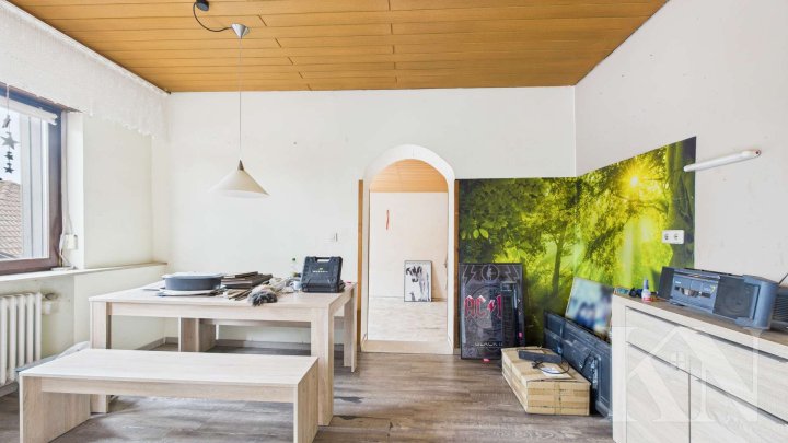 Viel Platz für Ideen: Einfamilienhaus mit PV-Anlage, Garten und Ausbaupotenzial