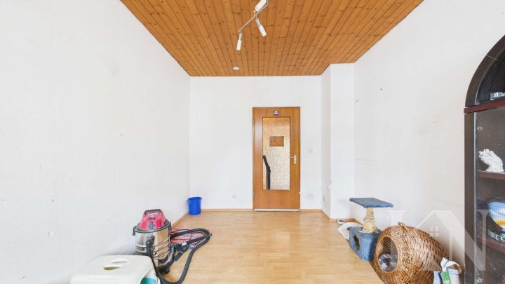 Viel Platz für Ideen: Einfamilienhaus mit PV-Anlage, Garten und Ausbaupotenzial