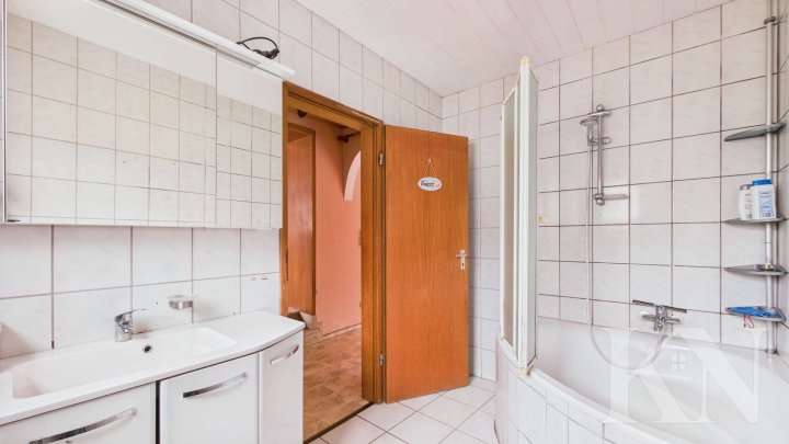 Viel Platz für Ideen: Einfamilienhaus mit PV-Anlage, Garten und Ausbaupotenzial