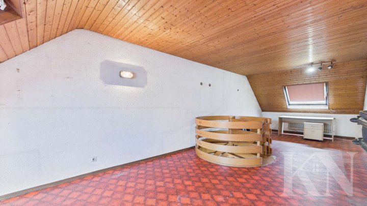 Viel Platz für Ideen: Einfamilienhaus mit PV-Anlage, Garten und Ausbaupotenzial