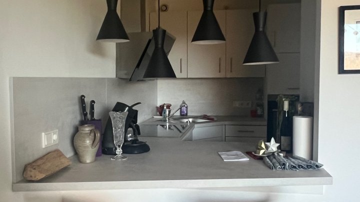 Neu renovierte möblierte 1,5 Zimmer Wohnung in Saarbrücker Innenstadt zu verkaufen