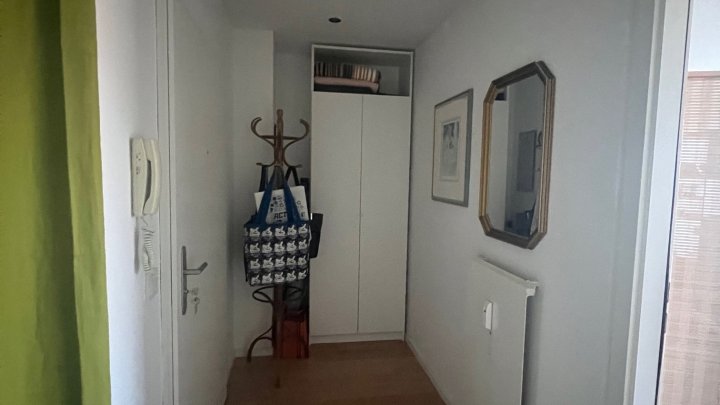 Neu renovierte möblierte 1,5 Zimmer Wohnung in Saarbrücker Innenstadt zu verkaufen