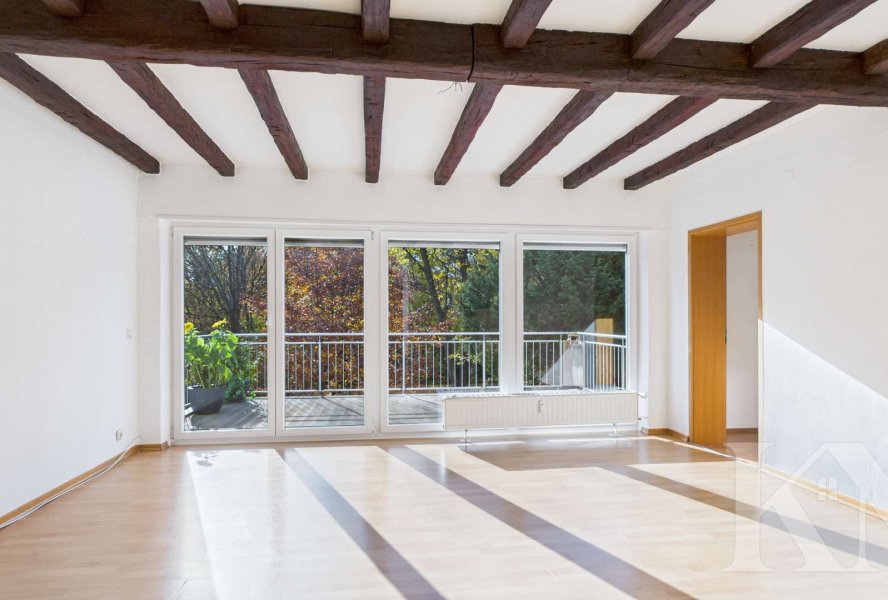 Wohnbereich mit Zugang zur Terrasse