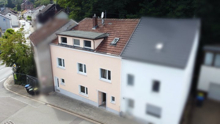 Vermietetes Zweifamilienhaus in zentraler Lage von Beckingen