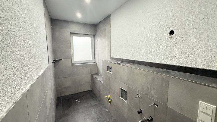 Erstbezug - Exklusive Neubauwohnung mit hohen Decken und Balkon in Überherrn-Felsberg zu vermieten