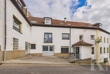 Seitenansicht + Eingang