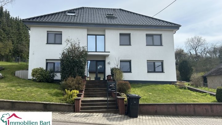 GRENZE L-WORMELDANGE: 3 WOHNUNGEN MIT GARAGEN UND GARTEN